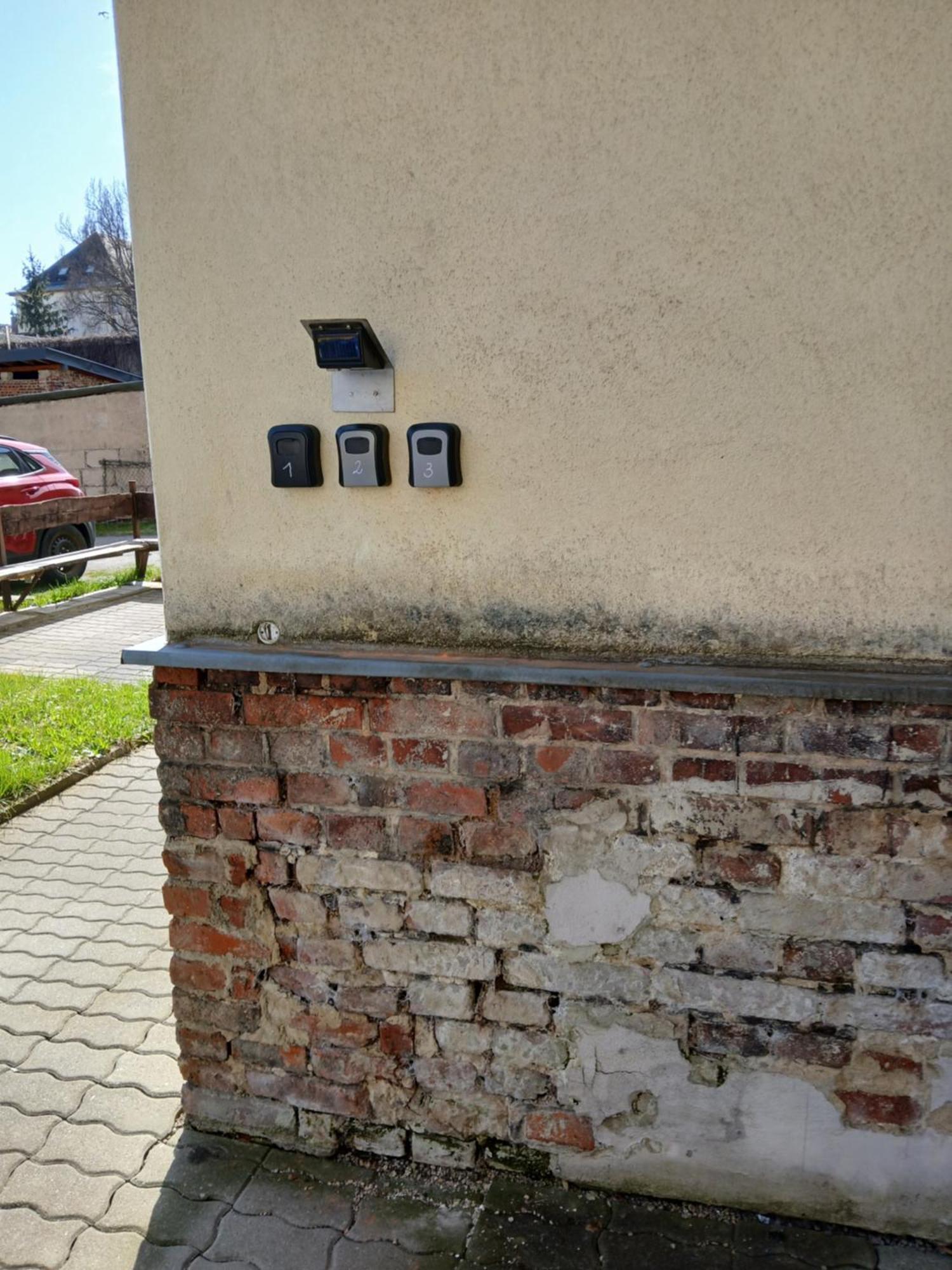 70 Qm Ferienwohnung Mit 2 Schlafzimmern Zwickau Exterior foto